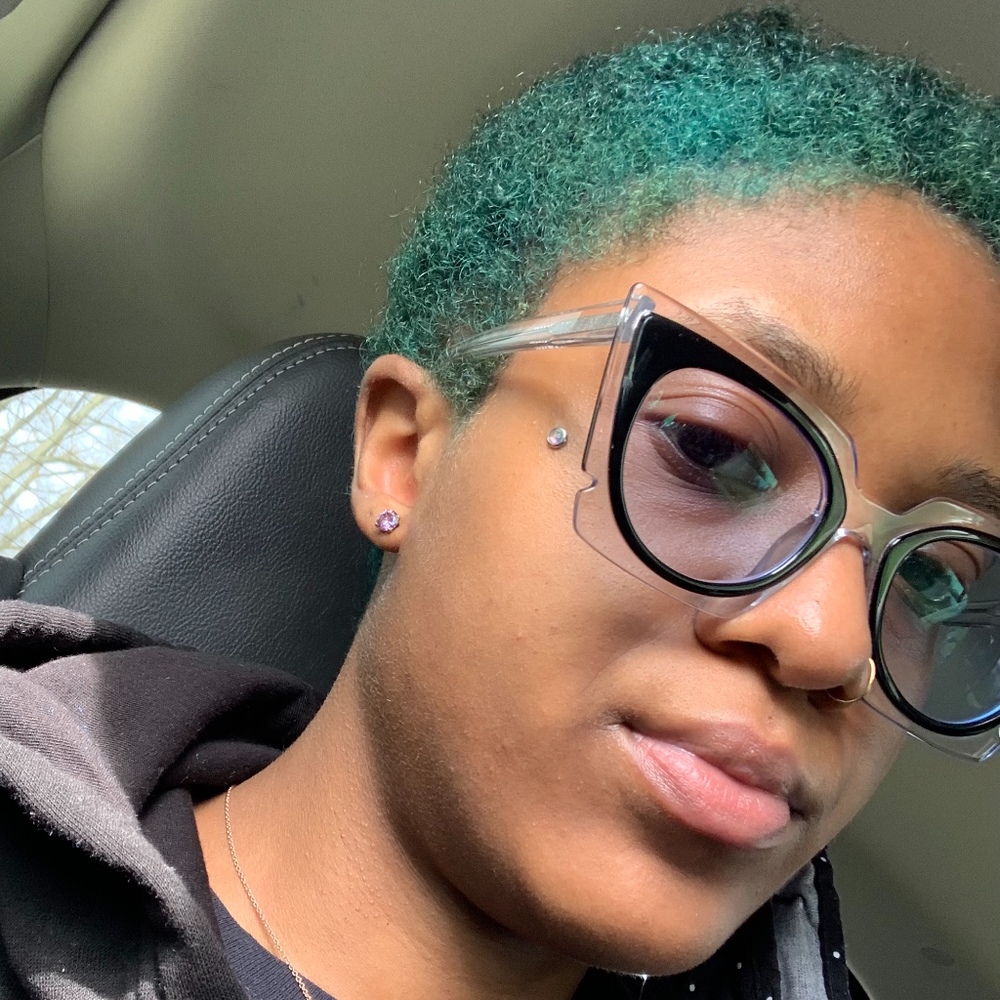 Meet your Posher, Niya